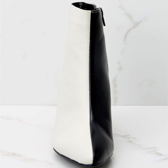 CANT CHOOSE BLACK AND WHITE BOOTIE - Picture 4 of 5